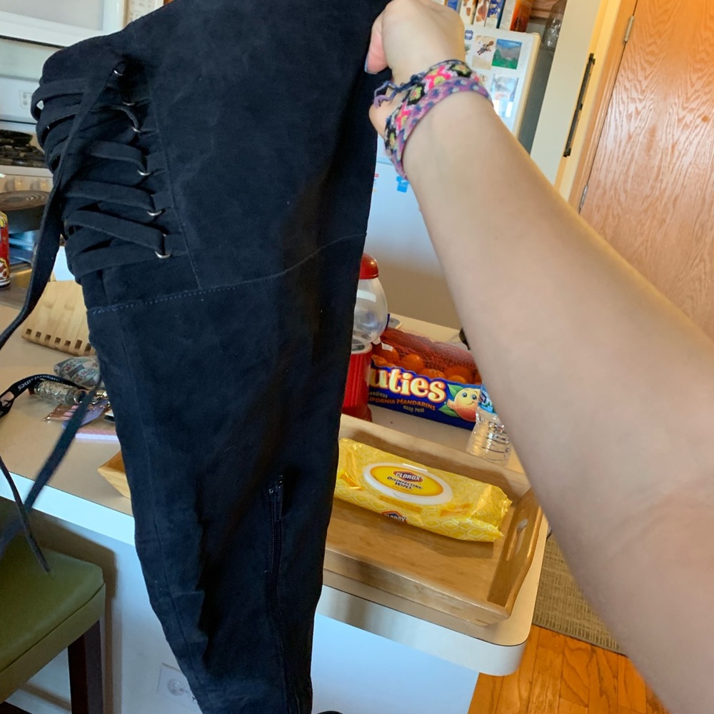 kneee high boots